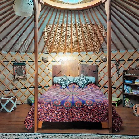 Man Yurt Luxury tent Penela