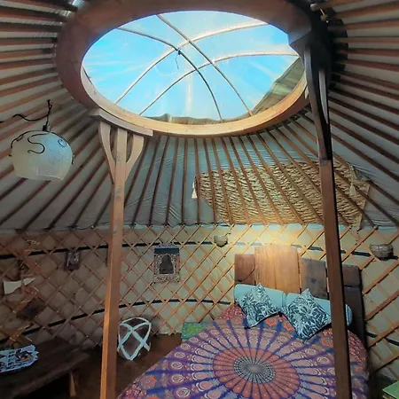 Man Yurt Luxury tent Penela